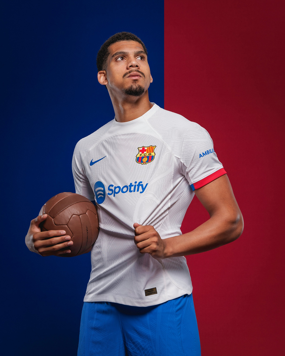 Barcelona Auswartstrikot 2023-2024